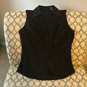 New York & Company XS sleeveless collared top